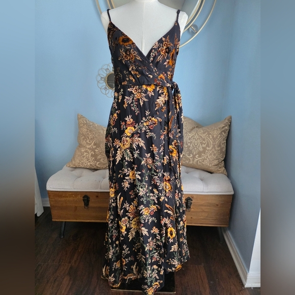 Hutch Alden Wrap Gown - Picture 2 of 9